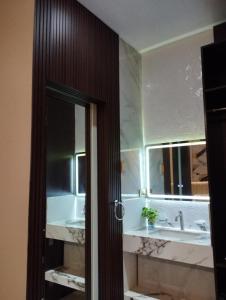 Ένα μπάνιο στο Selah Boutique Hotel +11 φωτογραφίες