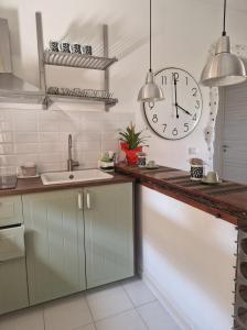 Nhà bếp/bếp nhỏ tại Akis, terrazza sul mare