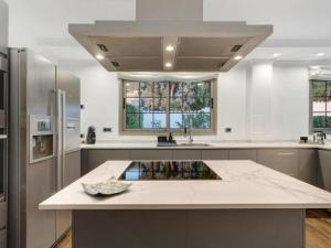 Nhà bếp/bếp nhỏ tại Karat Villa Horizonte