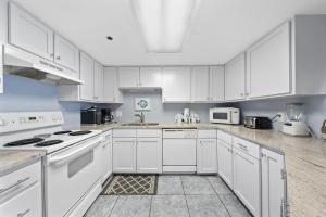 Kuchyň nebo kuchyňský kout v ubytování Phoenix IV 4073 + 34 fotografií