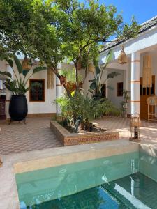 a house with a swimming pool in the yard at Kasbah Habibi petit déjeuner inclus in Lalla Takerkoust