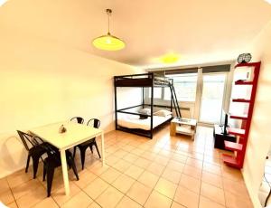 Ένα ή περισσότερα κρεβάτια σε δωμάτιο στο 5mn aéroport de Genève - parking gratuit - ONU CERN