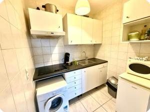 Η κουζίνα ή μικρή κουζίνα στο 5mn aéroport de Genève - parking gratuit - ONU CERN