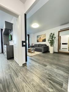 Kuchyň nebo kuchyňský kout v ubytování Bucharest Luxury Glam Apartments City Center Area