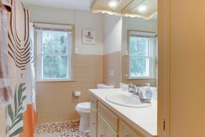 a bathroom with a sink and a toilet at 4 Mi to Main Street! Family Getaway in Zanesville in Zanesville +26 photos