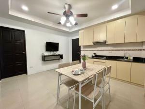 Kuchyň nebo kuchyňský kout v ubytování AnJiaResidence + 7 fotografií