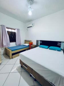 a bedroom with two beds and a window at Caminho do Mar in Prado +23 photos