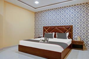 Кровать или кровати в номере Hotel O Blue Diamond