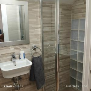 a bathroom with a sink and a shower at El ático de la Cañada in Frigiliana