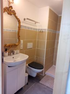 Ένα μπάνιο στο Kinderfreundlich Am Dorflädchen