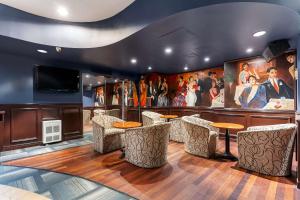 a lobby with a bar with tables and chairs at Best Western Ville-Marie Montreal Hotel & Suites in Montreal