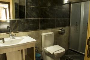 Ένα μπάνιο στο Gelgor Hotel +45 φωτογραφίες