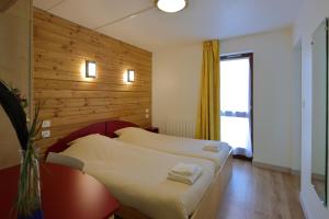 Ένα ή περισσότερα κρεβάτια σε δωμάτιο στο Village Vacances Passion Georges Moustaki +46 φωτογραφίες