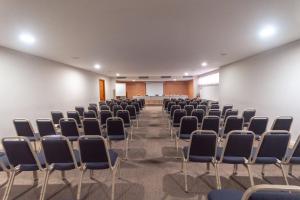 an empty room with chairs and a podium in it at Iguatemi Business by Avectur in Salvador +44 photos