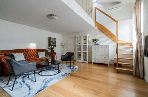 Χώρος καθιστικού στο Domillion 3bdr Huge Town Hall Luxury Apt AC D3948