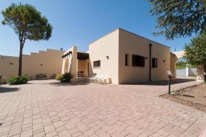 a building with a brick driveway in front of it at Villa Maria Antonietta in Galatina