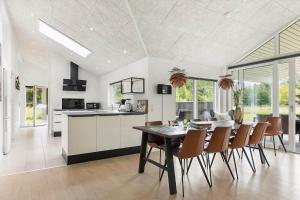 Köök või kööginurk majutusasutuses TV1612-Bindslev-Ostervej-12