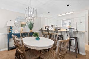 Η κουζίνα ή μικρή κουζίνα στο Bayview 59 by Vacation Homes Collection