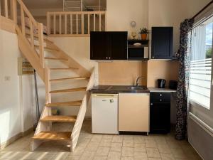 Køkken eller tekøkken på Studio cosy avec mezzanine et parking proche centre