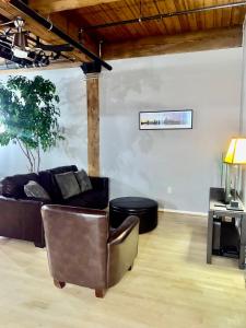 a living room with a leather couch and a table at Washington Loft in Saint Louis