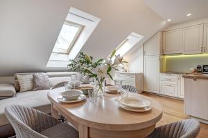 Η κουζίνα ή μικρή κουζίνα στο Domillion New 2bdr Old Town Amber apt Z1B5 +31 φωτογραφίες