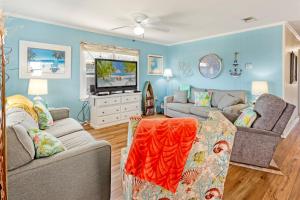 Μια τηλεόραση ή/και κέντρο ψυχαγωγίας στο 5001 - Indebted By The Sea +51 φωτογραφίες