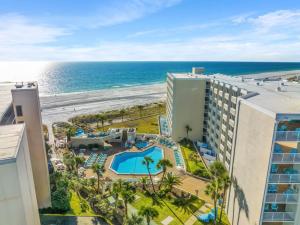 - une vue aérienne sur un hôtel et la plage dans l'établissement Beach Front Ocean View Condo - Top Of The Gulf 523, à Panama City Beach