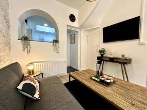 a living room with a couch and a table at La Petite Amienoise I Proche centre-ville in Amiens