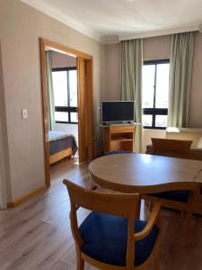 Μια τηλεόραση ή/και κέντρο ψυχαγωγίας στο Comfort Flat Pinheiros em Hotel 4,5 estrelas