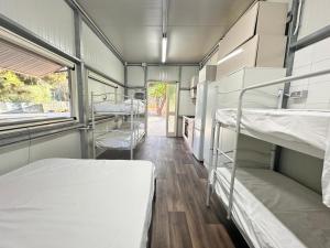 Postel nebo postele na pokoji v ubytování Area Sosta Camper Policoro