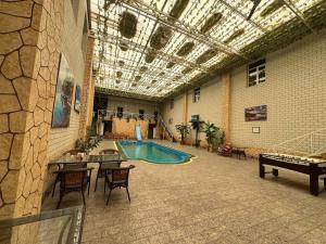 Πισίνα στο ή κοντά στο Bukhara Turon Hotel