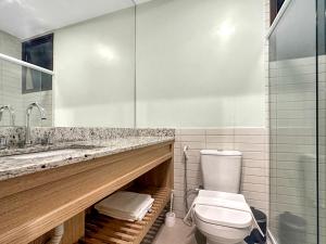 Ένα μπάνιο στο Condomínio Clube - Qto com cozinha - Ar condicionado