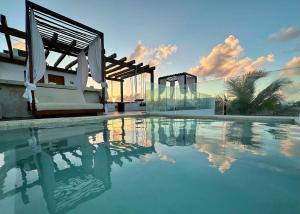 a swimming pool with the reflection of the sky in the water at Ikal Island Garden in Isla Mujeres +77 photos