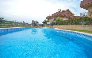 Bazén v ubytování El apartamento de Santa Eva nebo v jeho okolí