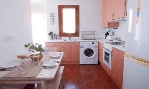 Kuchyň nebo kuchyňský kout v ubytování El apartamento de Santa Eva