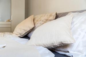 Postel nebo postele na pokoji v ubytování FeWocation Bremerhaven - Bright 1BR Apt with Balcony and Parking