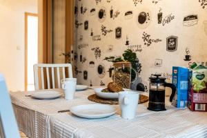 Nápoje v ubytování FeWocation Bremerhaven - Bright 1BR Apt with Balcony and Parking + 13 fotografií