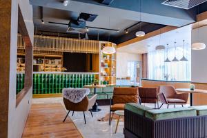 a lobby with chairs and tables in a restaurant at Hotel Sinaia in Sinaia