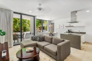 Η κουζίνα ή μικρή κουζίνα στο Anah Downtown condo