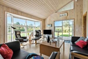 Μια τηλεόραση ή/και κέντρο ψυχαγωγίας στο TV1046-Bindslev-Falkevej-1