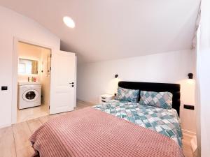 Ένα ή περισσότερα κρεβάτια σε δωμάτιο στο RentHouse Apart-Hotel Room #16