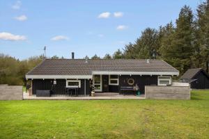 Το κτήριο όπου στεγάζεται  η παραθεριστική κατοικία