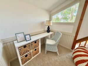 Photo de la galerie de l'établissement Unique LKN Waterfront Home with Dock, à Mooresville