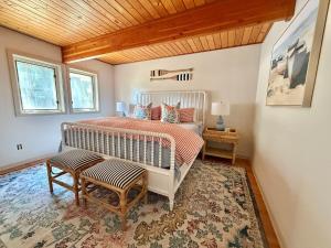 Photo de la galerie de l'établissement Unique LKN Waterfront Home with Dock, à Mooresville