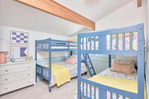 Photo de la galerie de l'établissement Unique LKN Waterfront Home with Dock, à Mooresville