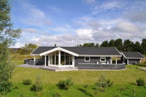 Το κτήριο όπου στεγάζεται  η παραθεριστική κατοικία