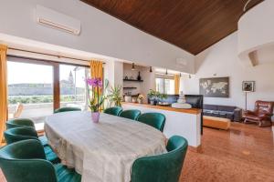 Χώρος καθιστικού στο Amazing sea views Veglia house +41 φωτογραφίες