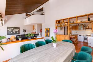 Η κουζίνα ή μικρή κουζίνα στο Amazing sea views Veglia house