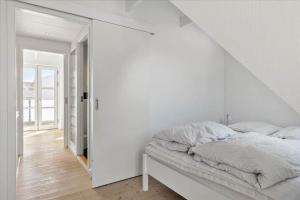 Ένα ή περισσότερα κρεβάτια σε δωμάτιο στο TV1281-Bindslev-Tannisbugtvej-49-D-Nr-6