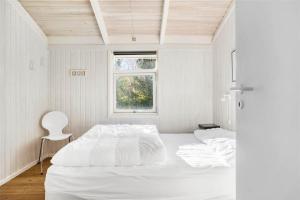 Ένα ή περισσότερα κρεβάτια σε δωμάτιο στο TV1330-Bindslev-Kornblomstvej-3